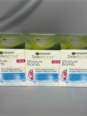 Garnier SkinActive Moisture Bomb Antioxidant Super Moisturizer 3-Pack